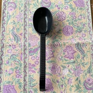 Weight Watchers Black Serving Spoon one cup